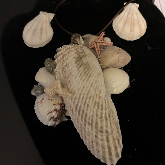 Shell necklaces - Picture 4 of 11